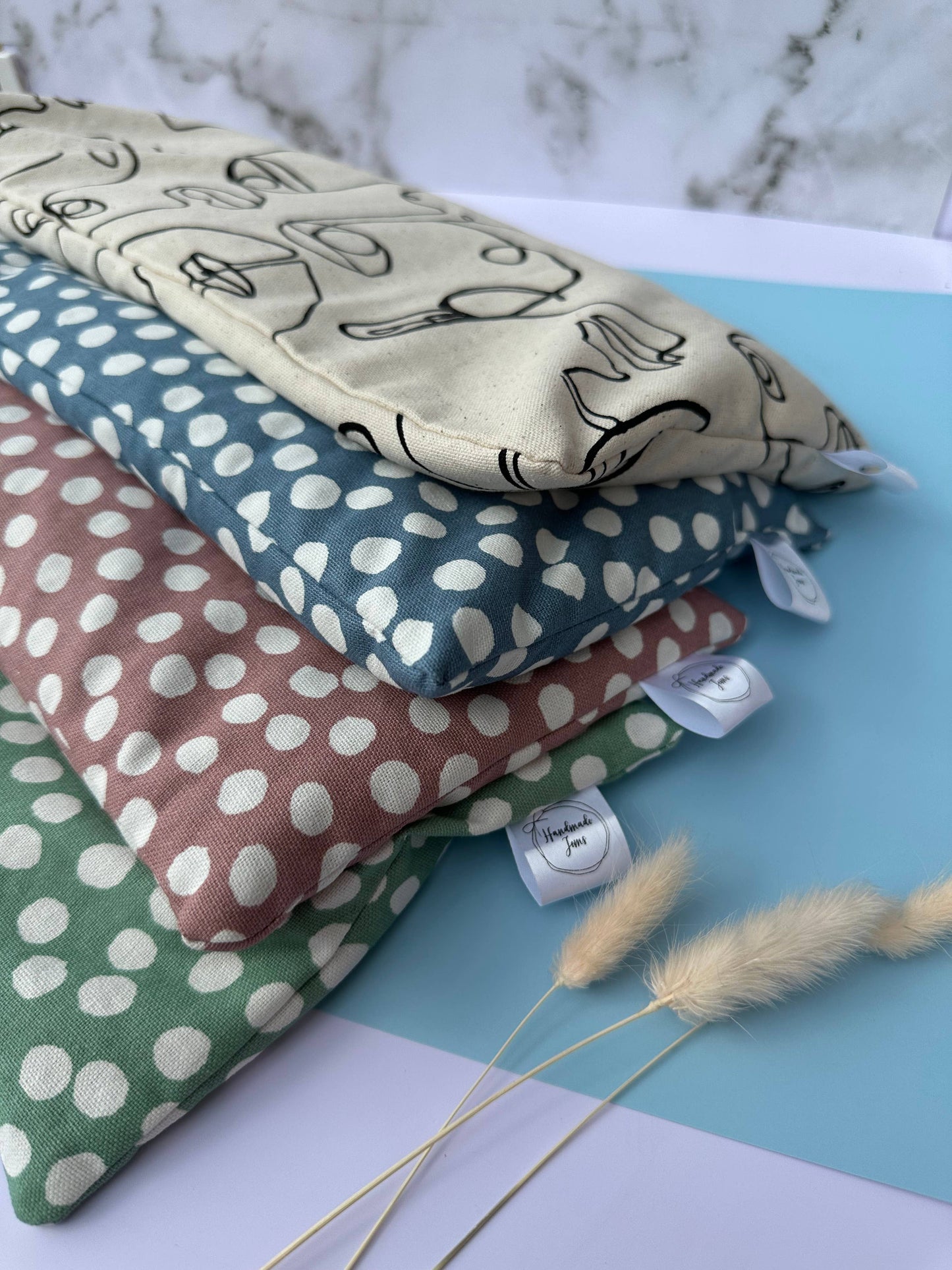 Faces Print Lupin Heat Pack